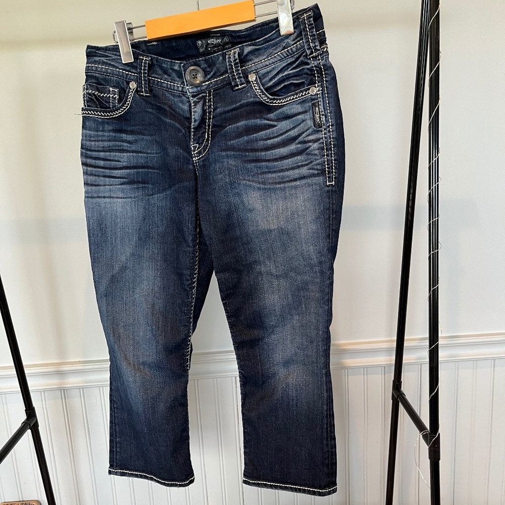 Silver Suki Flap Capris Dark Wash Distressed Denim Size 30 C004